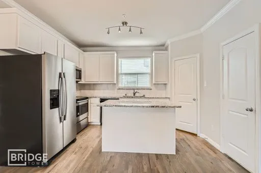 Listing photo thumbnail
