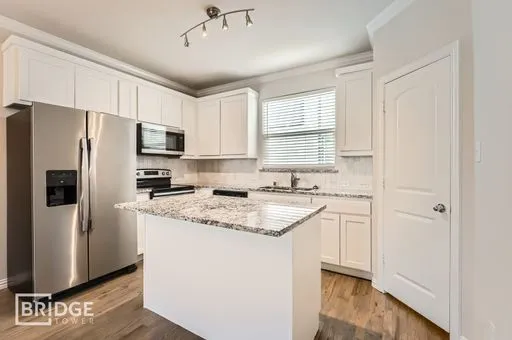 Listing photo thumbnail